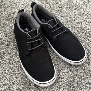 Under Armour no tie 6Y boy